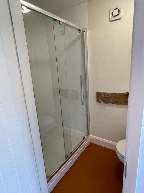 Top Studio Shower