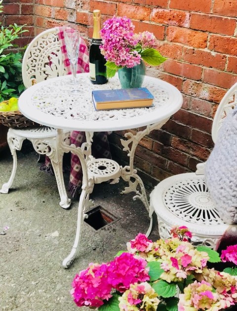 Top Flat One Outside Seating