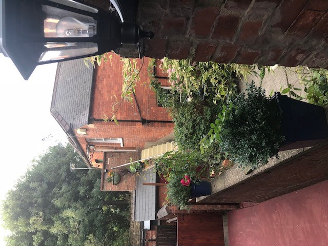 Top Flat One Outside